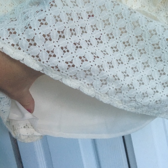 BANANA REPUBLIC EYELET LACE TOP - Picture 3 of 7